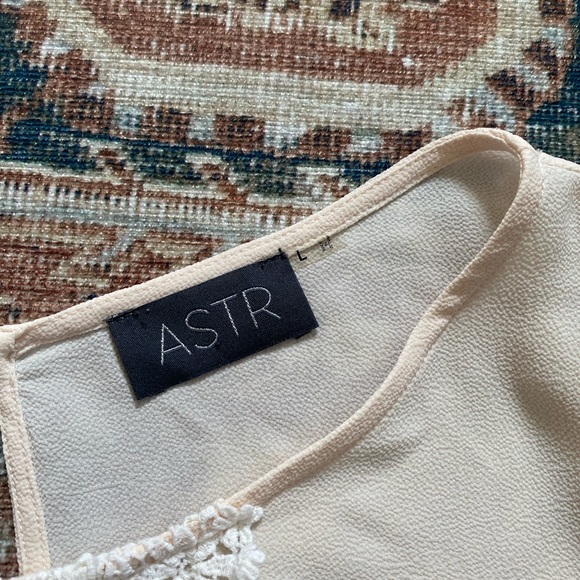 ASTR Crochet Detail Long Sleeve Top - Picture 5 of 7